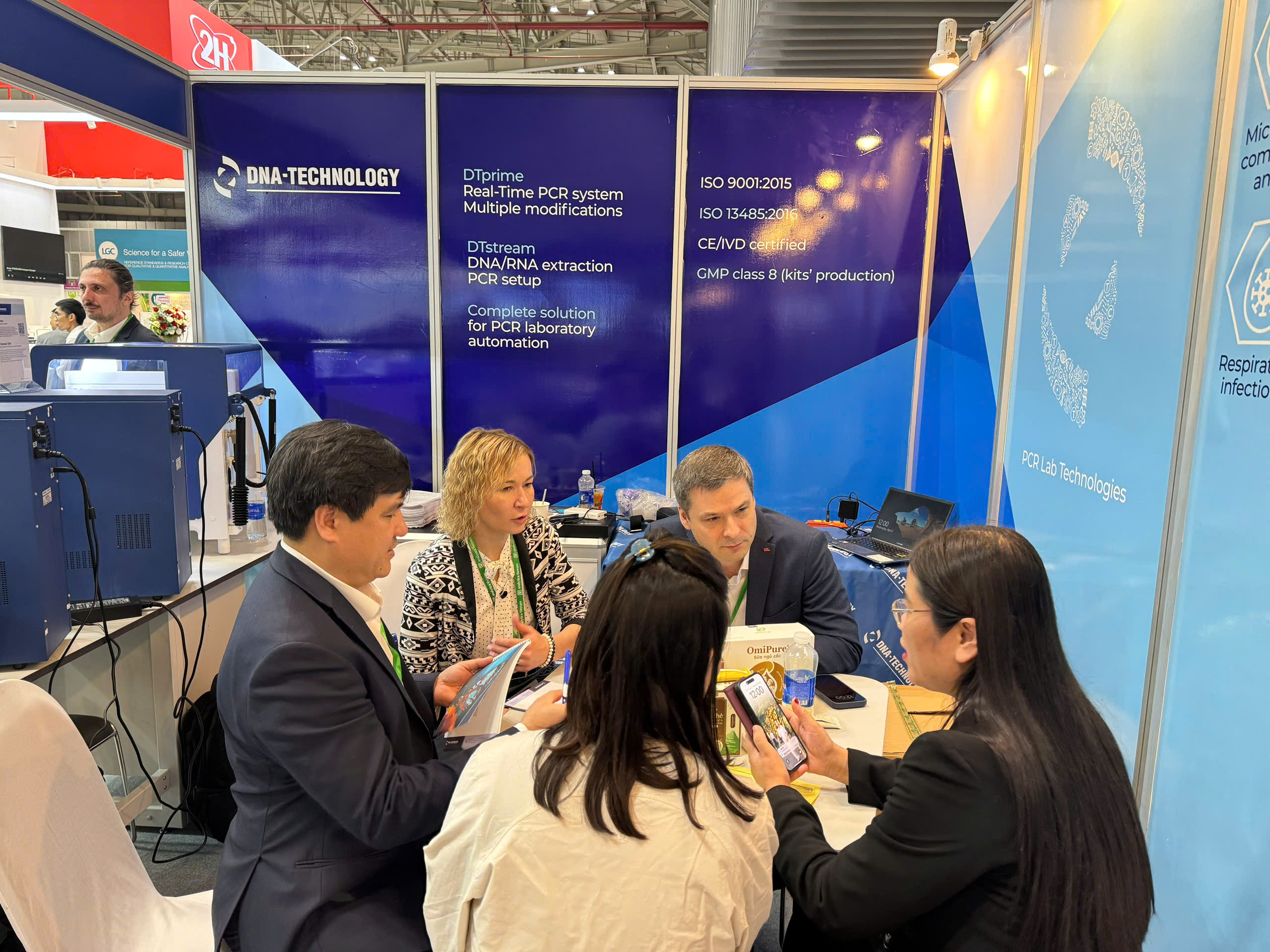 B.D.E  và DNA Technology tại Triển lãm Analytica Việt Nam 2025