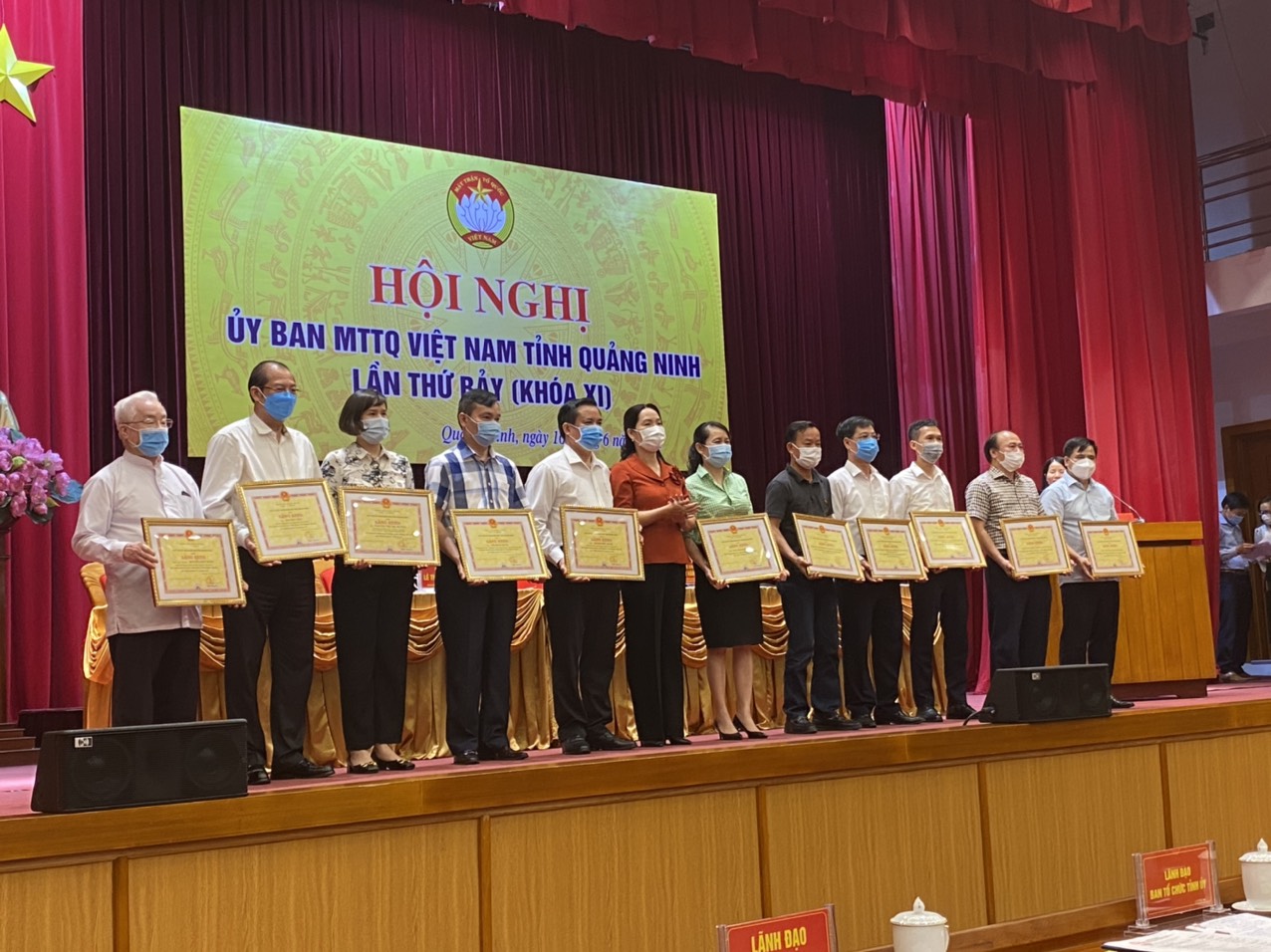 Công ty TNHH Thiết Bị B.D.E nhận bằng khen của UBND tỉnh Quảng Ninh trong công tác phòng, chống dịch COVID-19